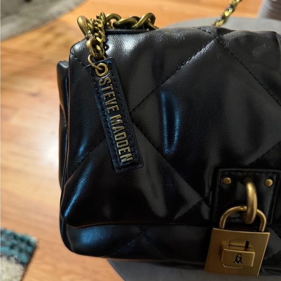 Steve Madden Black Quilted Bag with Gold Chain - Picture 8 of 8
